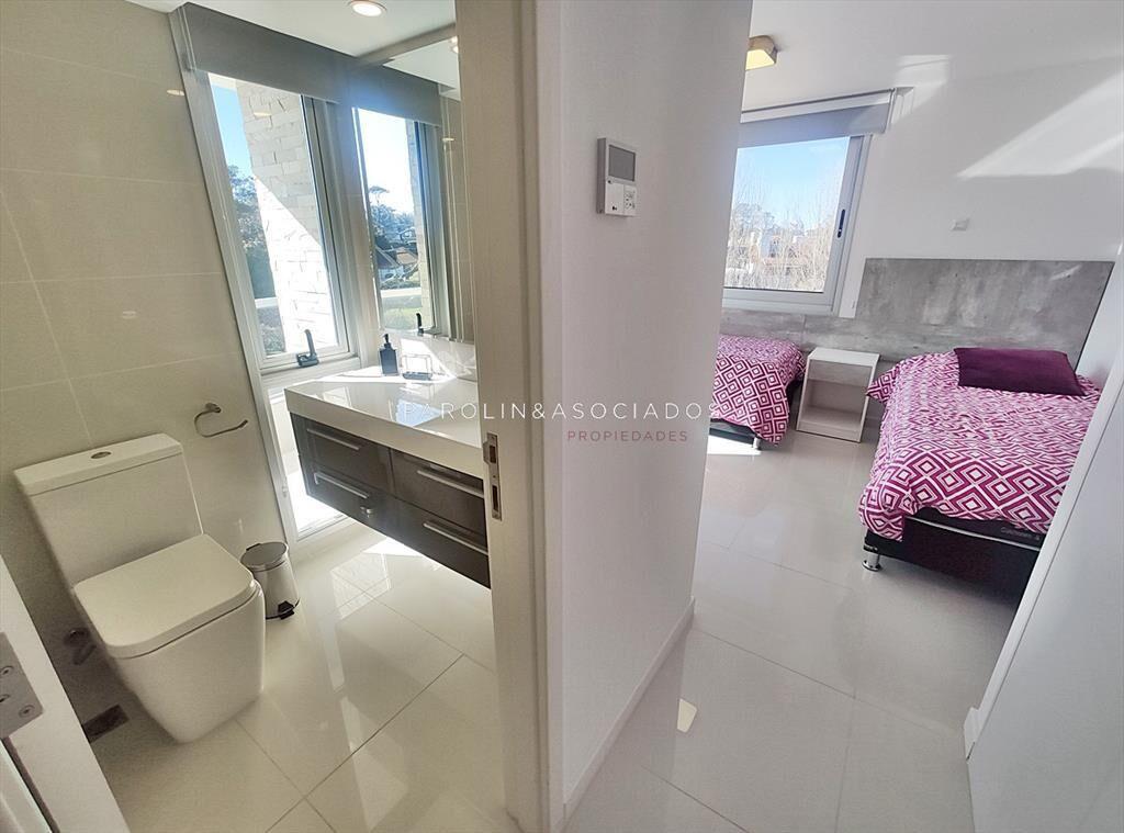 Penthouse en venta frente al mar en edificio del