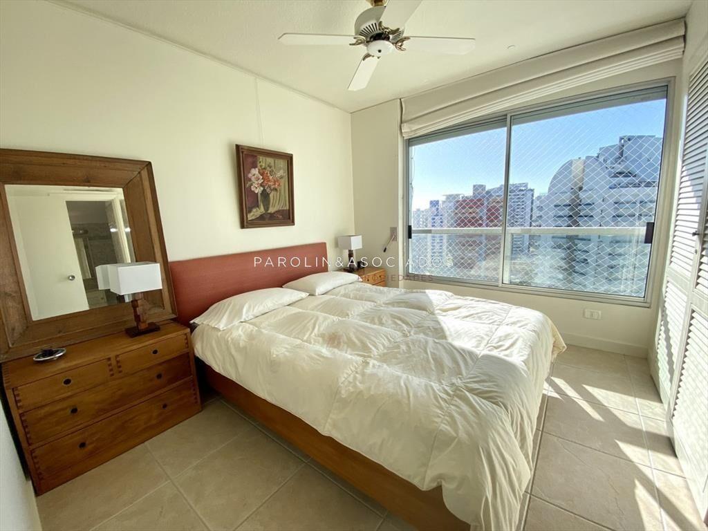 Apartamento en venta de 3 dormitorios en edificio