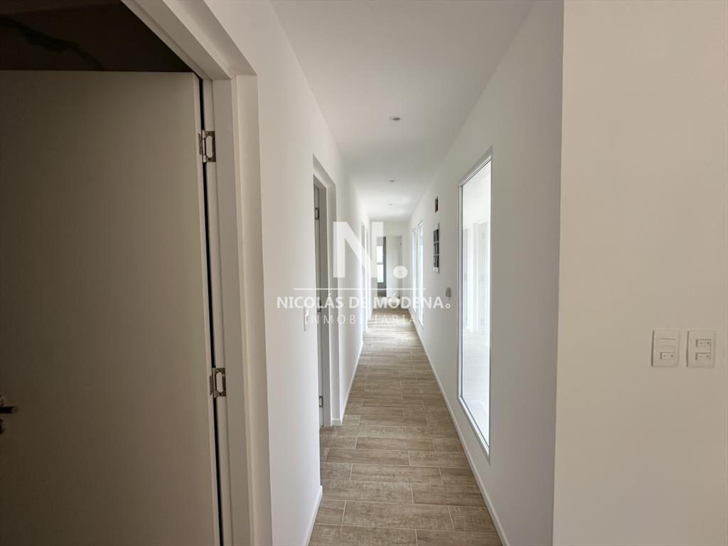 Vende casa de 3 dormitorios a estrenar, Punta del