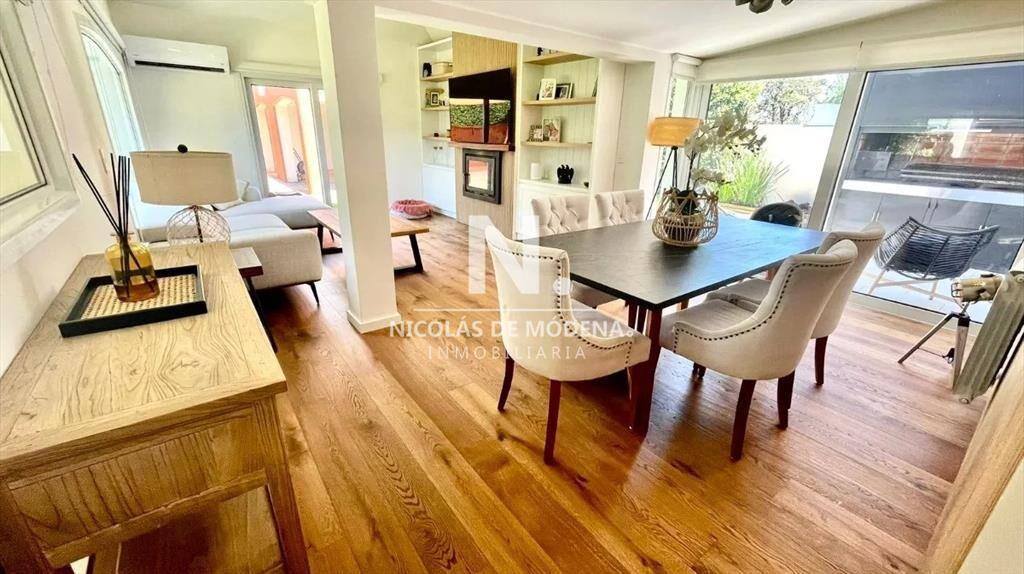 Exclusiva propiedad en VENTA en Carrasco Sur de 5
