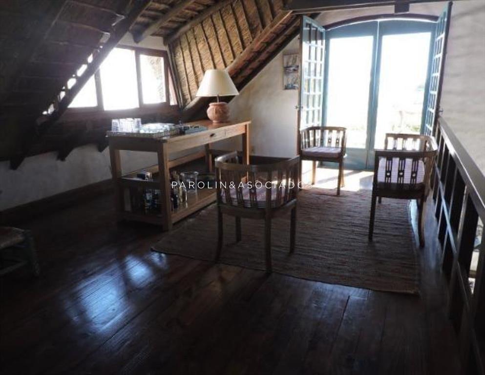 Casa de 5 dormitorios en venta en La Barra, Punta del Este.