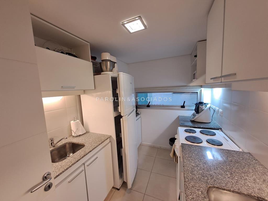Vende apartamento de 3 dormitorios y excelentes