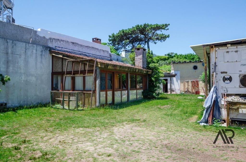 Casa en venta c/ cochera en Playa Mansa
