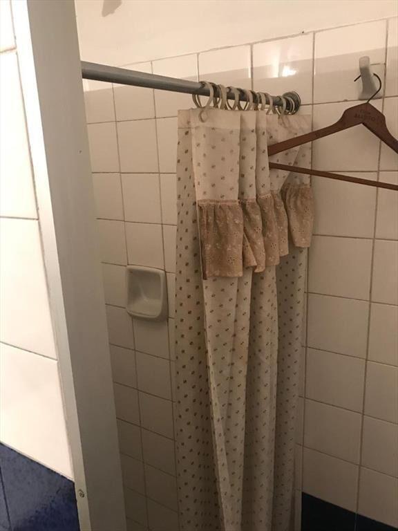 Venta oficina sobre calle Guayabos Cordón Montevideo