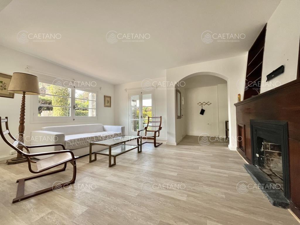 Vende casa 5 dormitorios. PenÃ­nsula, Punta del