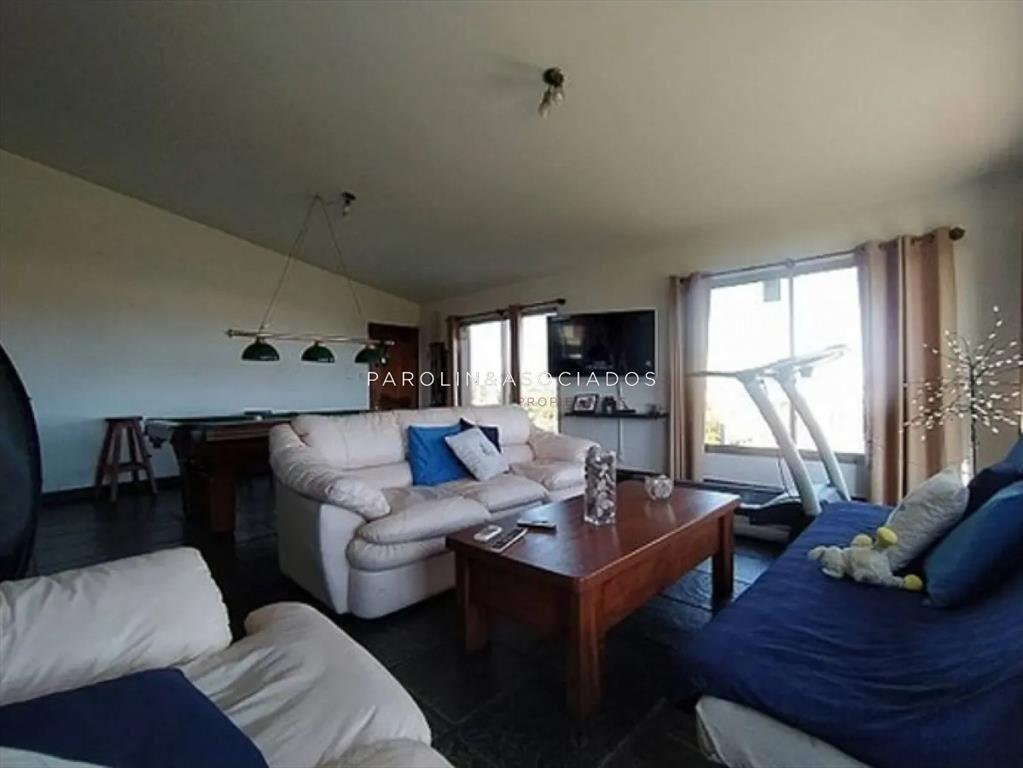 Excelente casa en venta frente al mar en Barra de