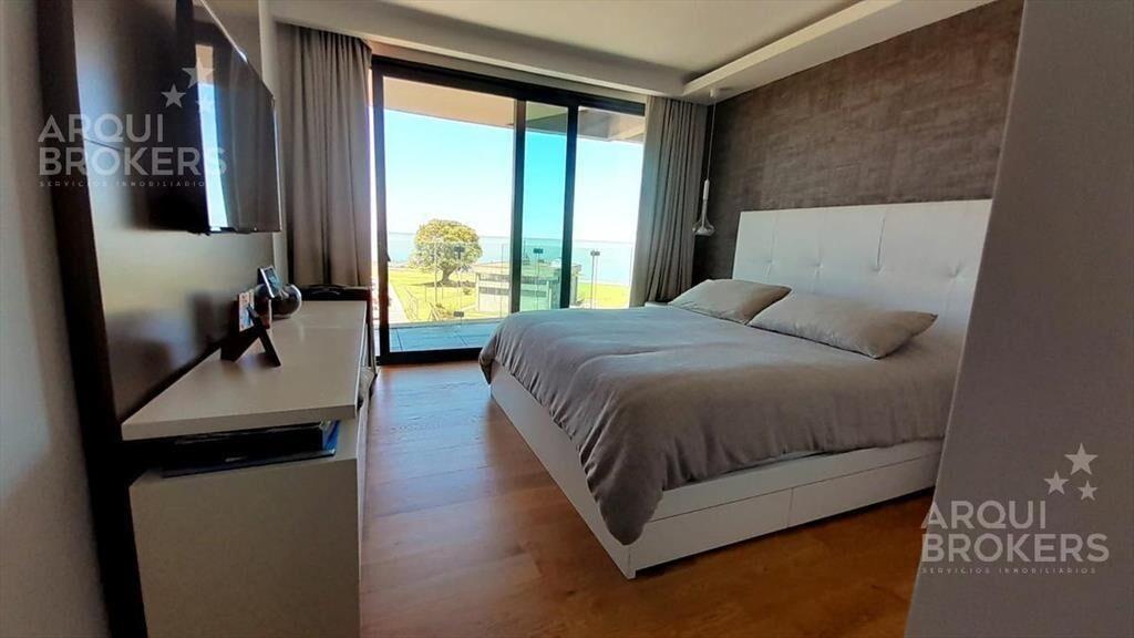 Venta apartamento dos dormitorios en Puerto del Buceo con