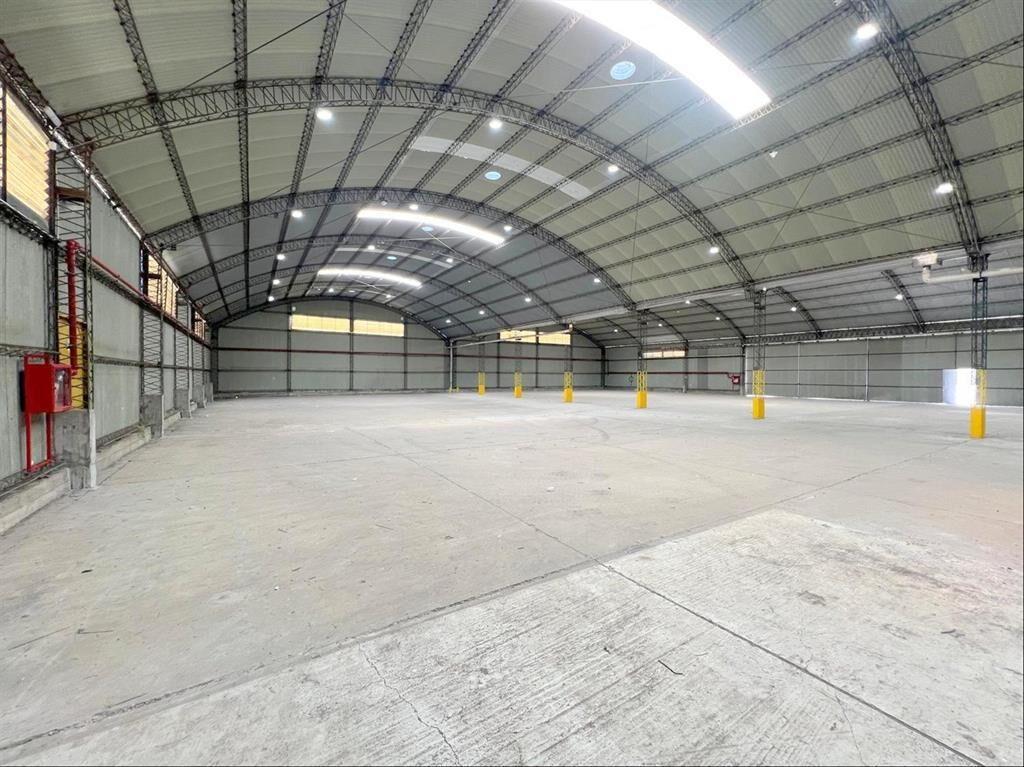 Polo logístico local industrial depósitos 3500m2