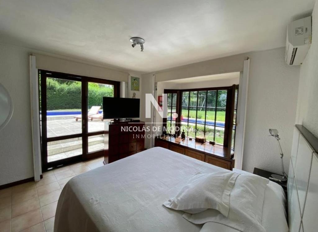 En venta casa de 5 dormitorios, con piscina, parrillero y j