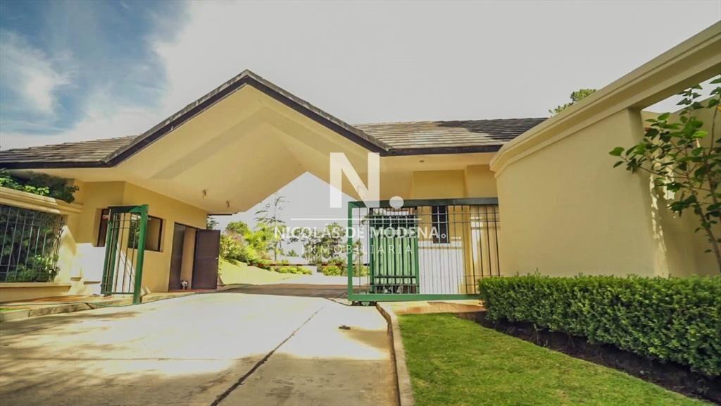 Vende Casa de 2 plantas en Barrio Privado Park-