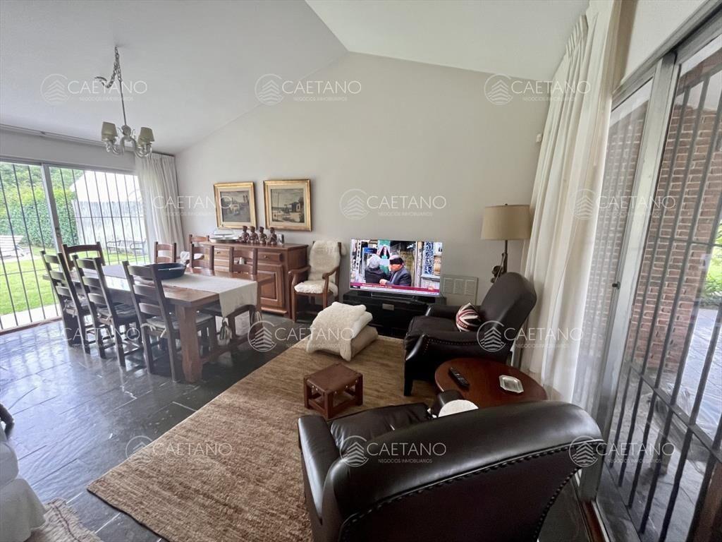 Venta casa 3 dormitorios. Pinares, playa mansa