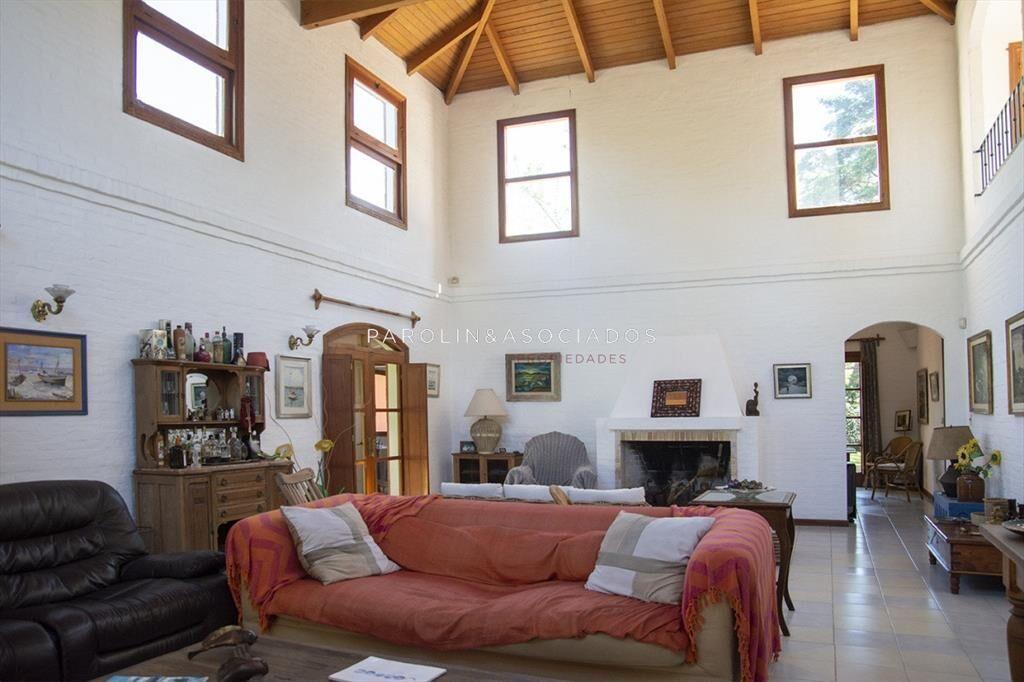Casa de gran tamaÃ±o ubicada en zona