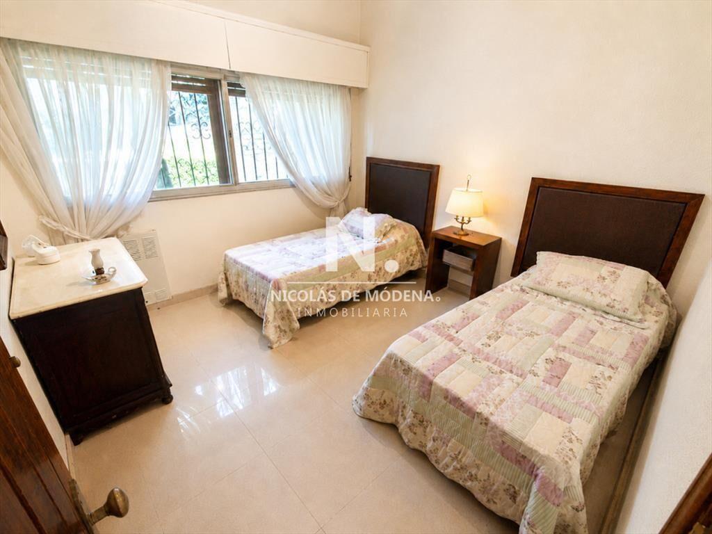 Espectacular chalet en zona residencial proximo a