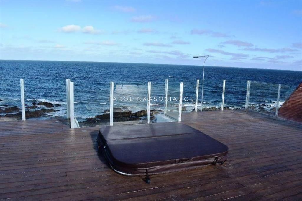 Casa en venta de 4 dormitorios frente al mar en