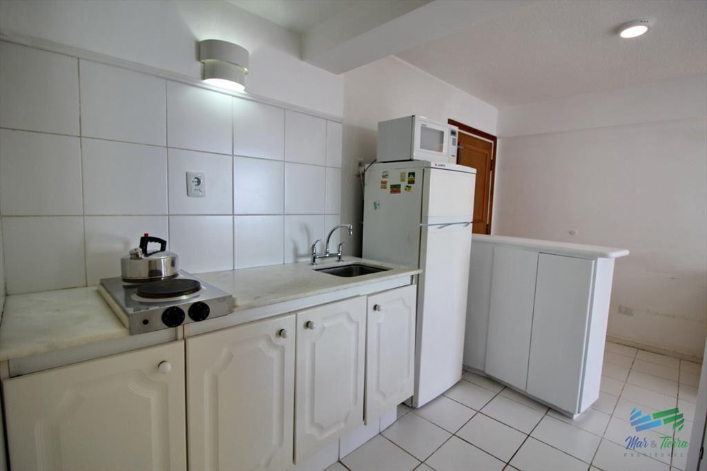 Apartamento de 2 dormitorios con piscina en venta