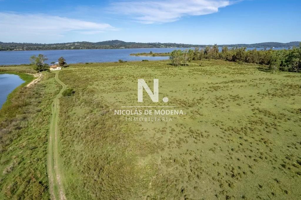 Chacra sobre Laguna del Sauce con costa, de 18 HA