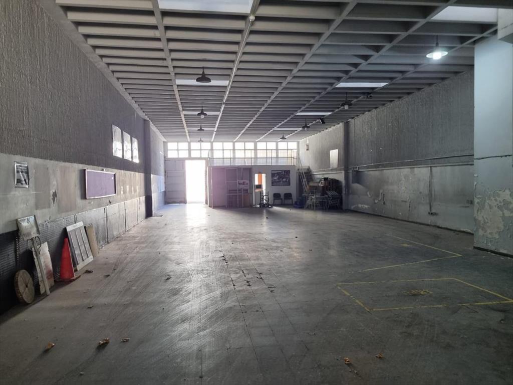 Depósito -Rivera prox Luis Alberto de Herrera, 668 m2 edif