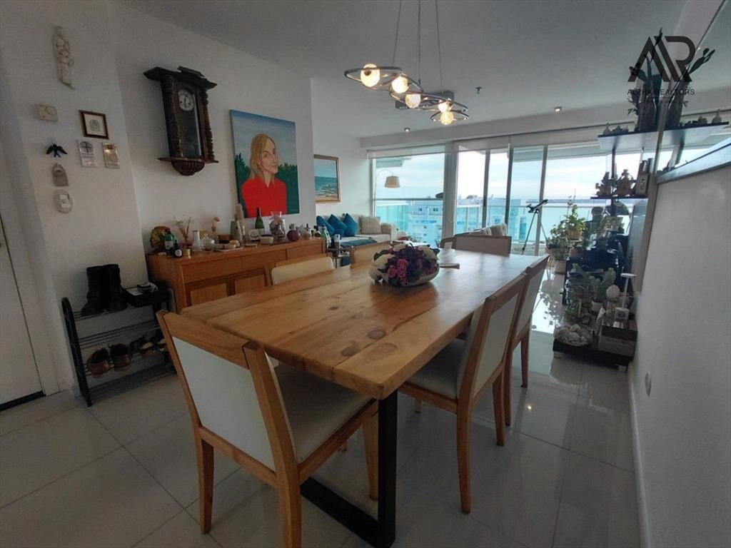 Apartamento en venta c/ cochera en Playa Mansa