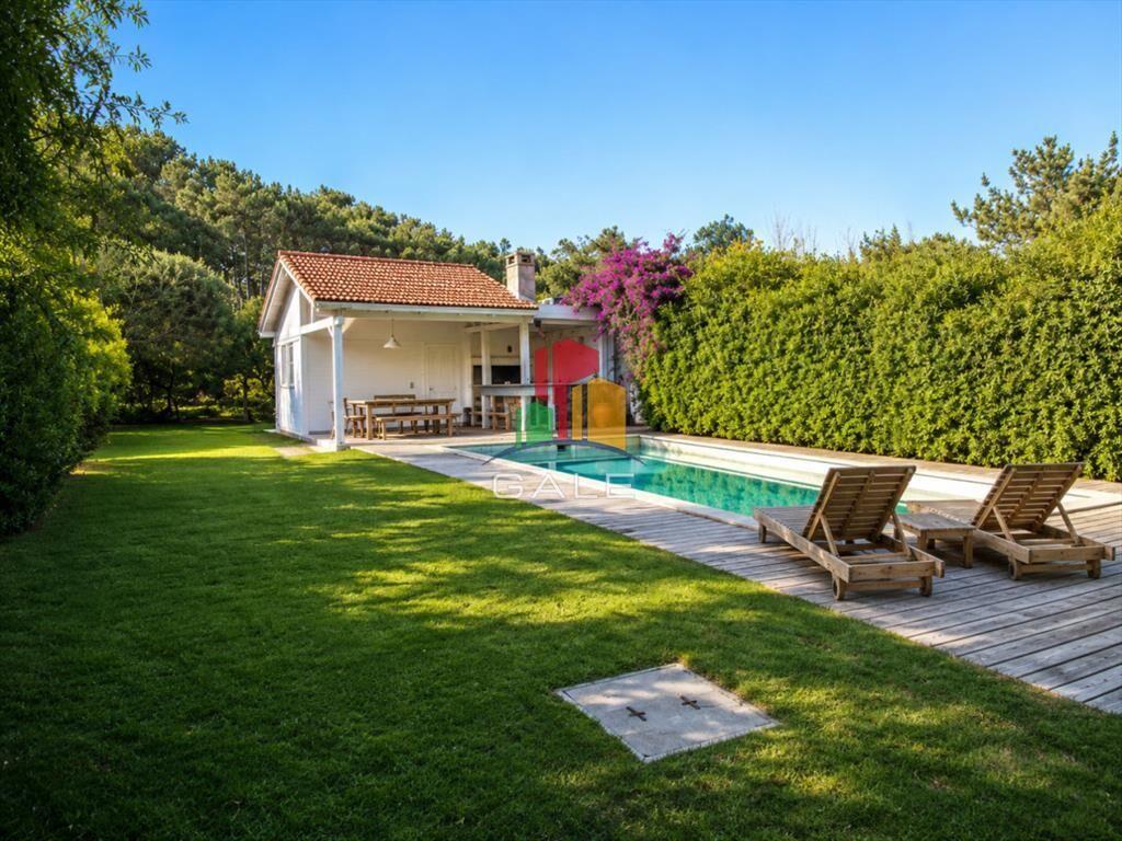 Excelente Casa de 4 Dormitorios con Piscina y Parrillero en