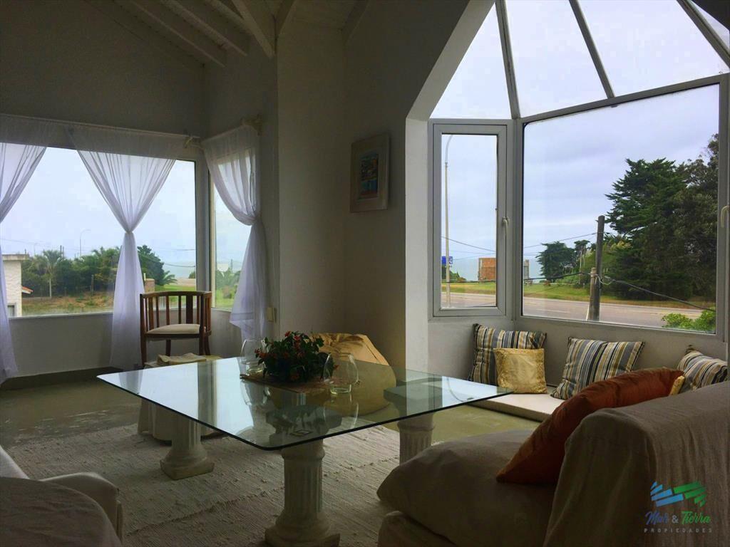 VENTA de casa en playa mansa,  casa en zona de al