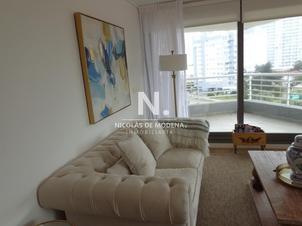 PUNTA DEL ESTE APARTAMENTO 2 DORMITORIOS EDIFICIO