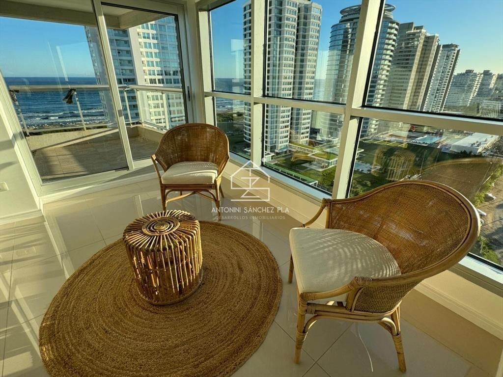 Apartamento de 2 Dormitorios + Dependencia y en