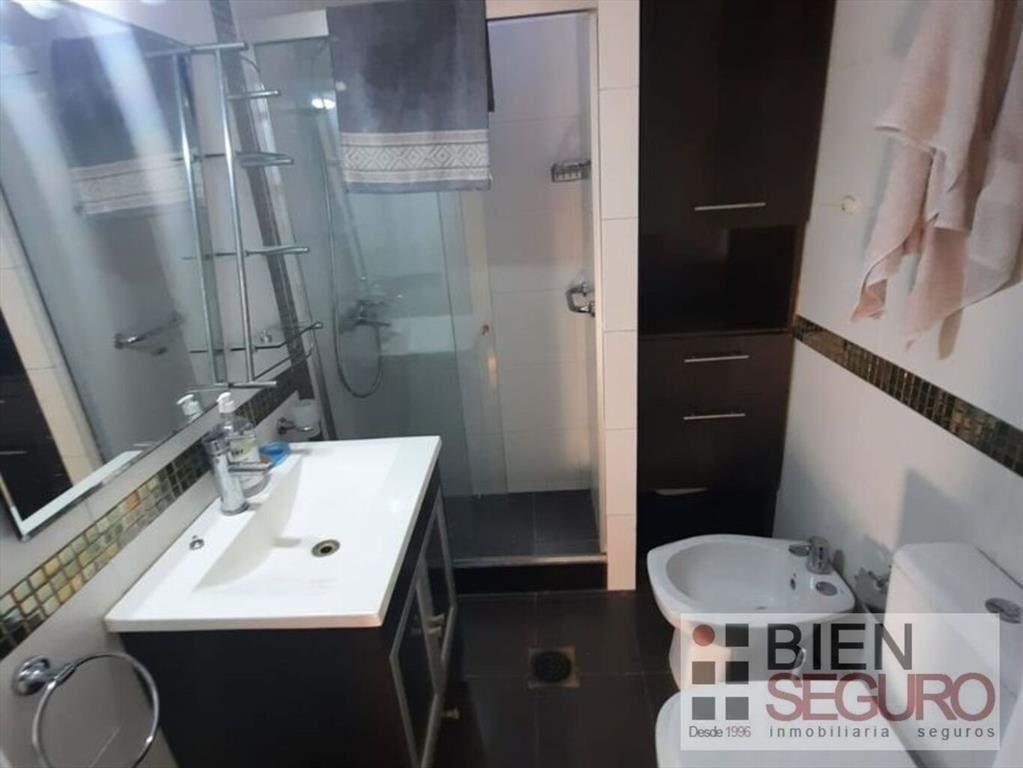 Linda casa de 2 plantas en venta en Pocitos