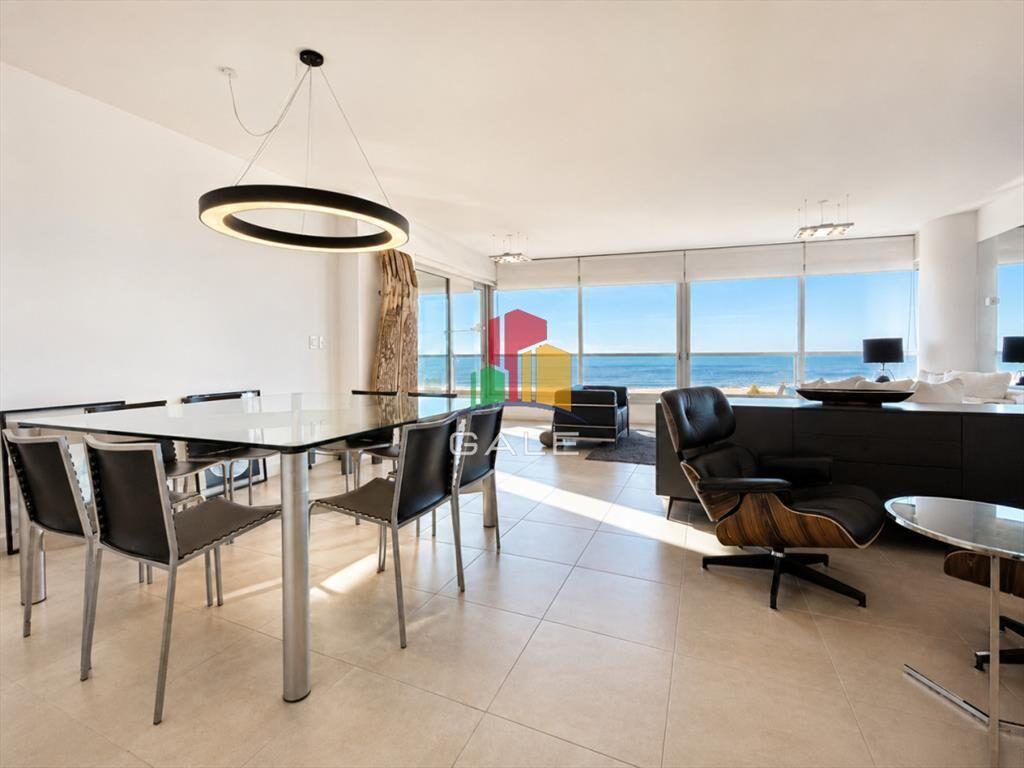 Venta y alquiler de departamento esquinero de tres dormitor