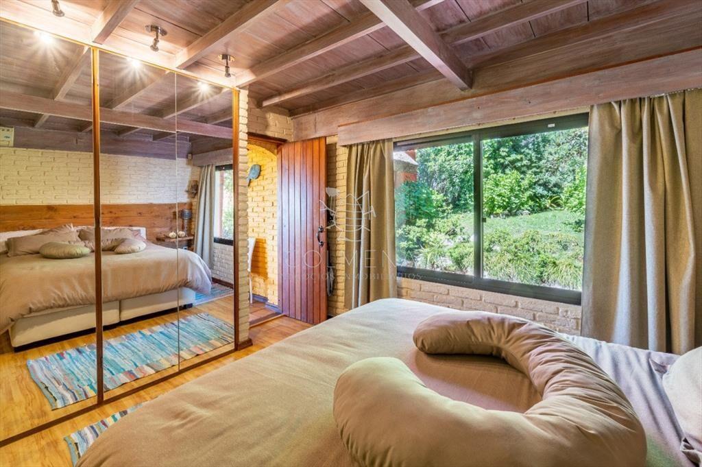 Casa  sobre la Laguna con playita