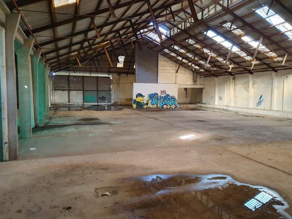Rambla de Cerro de Montevideo, 2000 m2 llanos en una planta