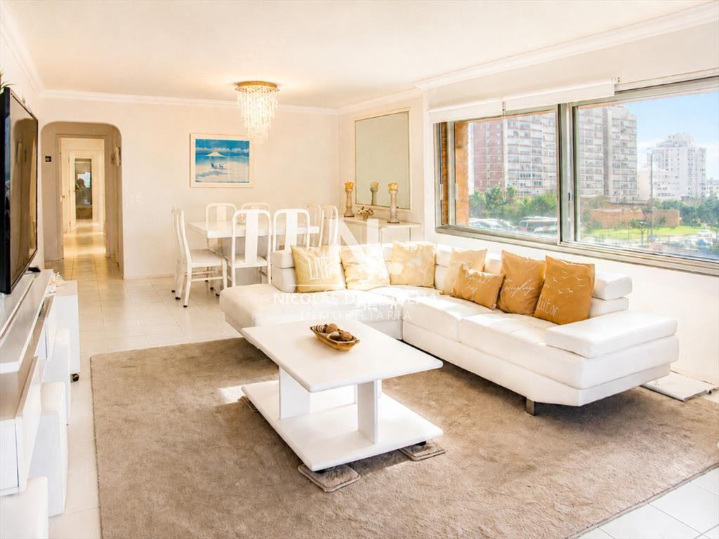 Apartamento de 3 dormitorios en Playa brava