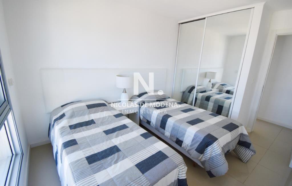 Vende apartamento de 2 dormitorios en Brava Punta
