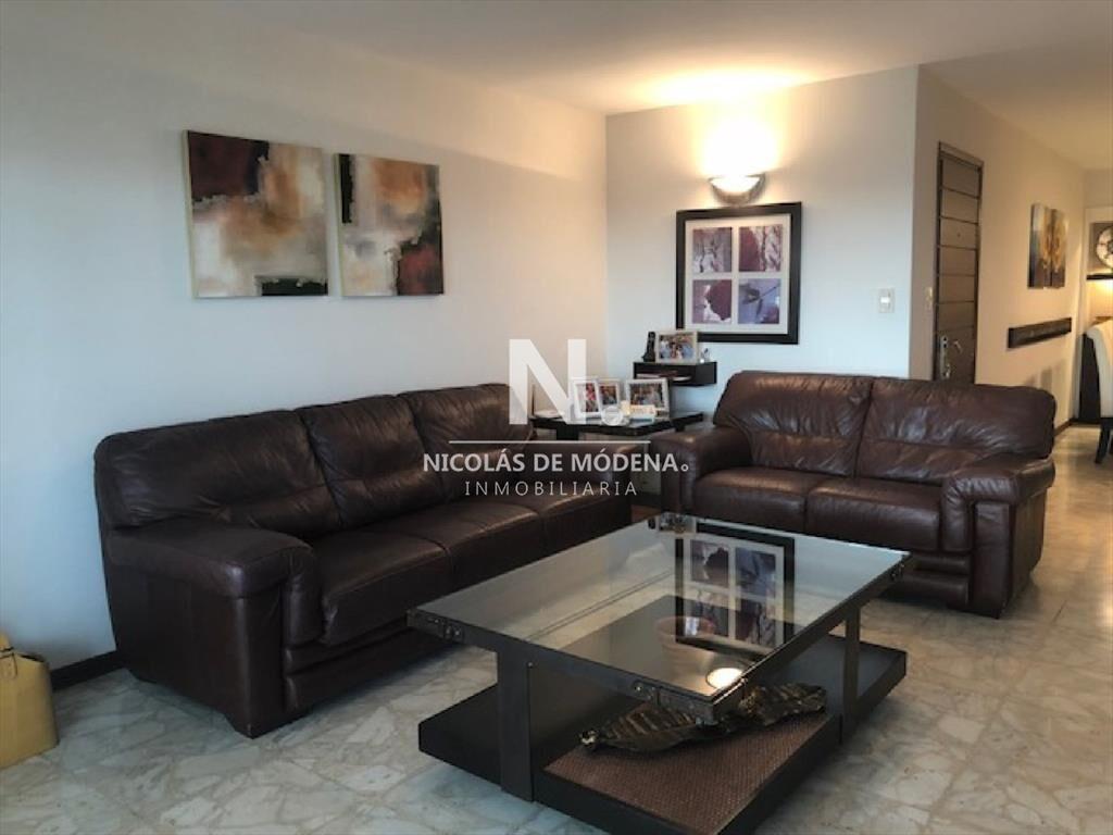 Departamento de 3 dormitorios en venta.