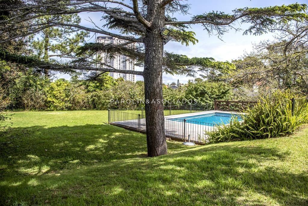 Espectacular casa en Playa Mansa, a metros del