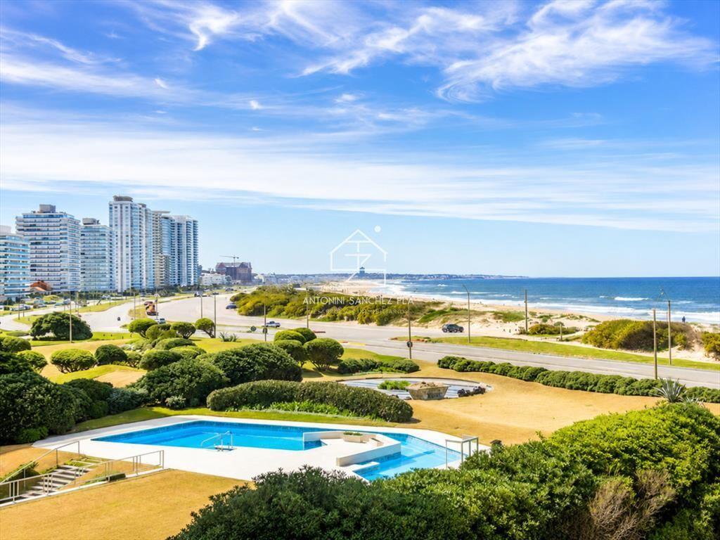 Vende apartamento de 2 dormitorios con vista al mar en Estr