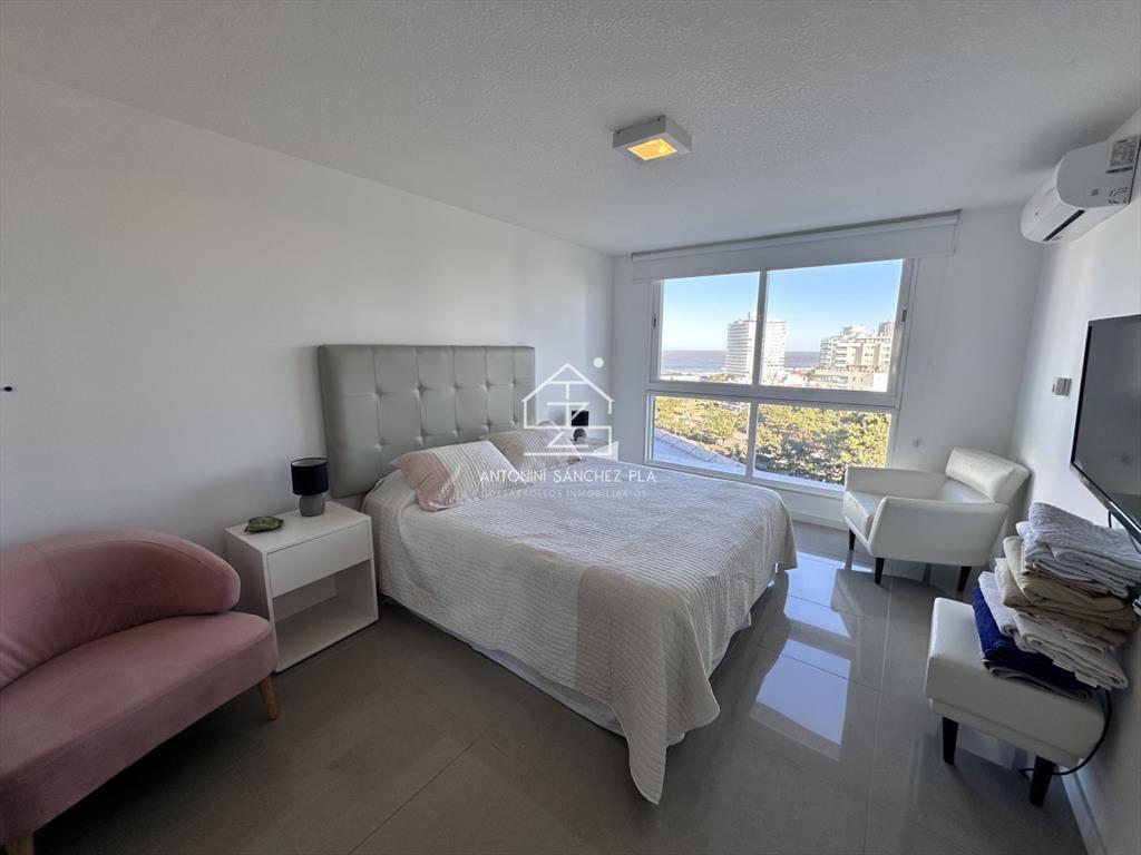 Vende departamento en Torre One II, Punta del