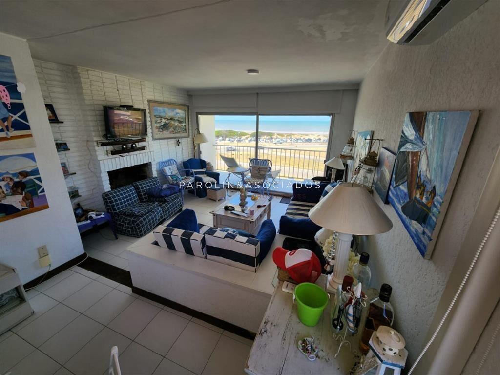 Apartamento en venta de 3 dormitorios en playa Brava, Punta