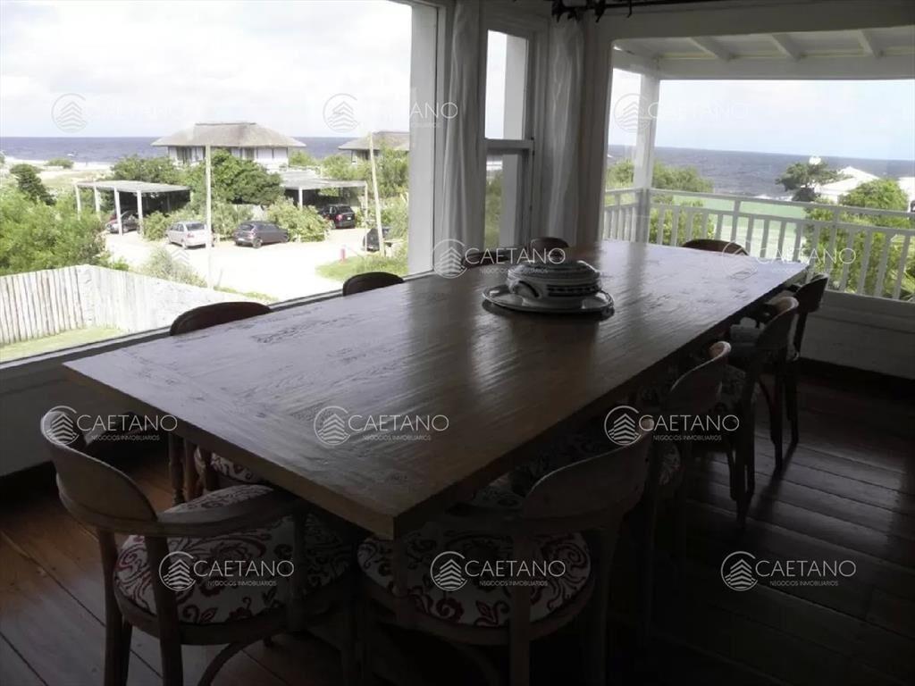 Venta casa 7 dormitorios. Punta Piedras,
