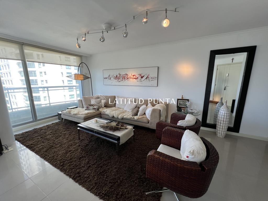 Ocena Drive, amplio apartamento de 4 dormitorios