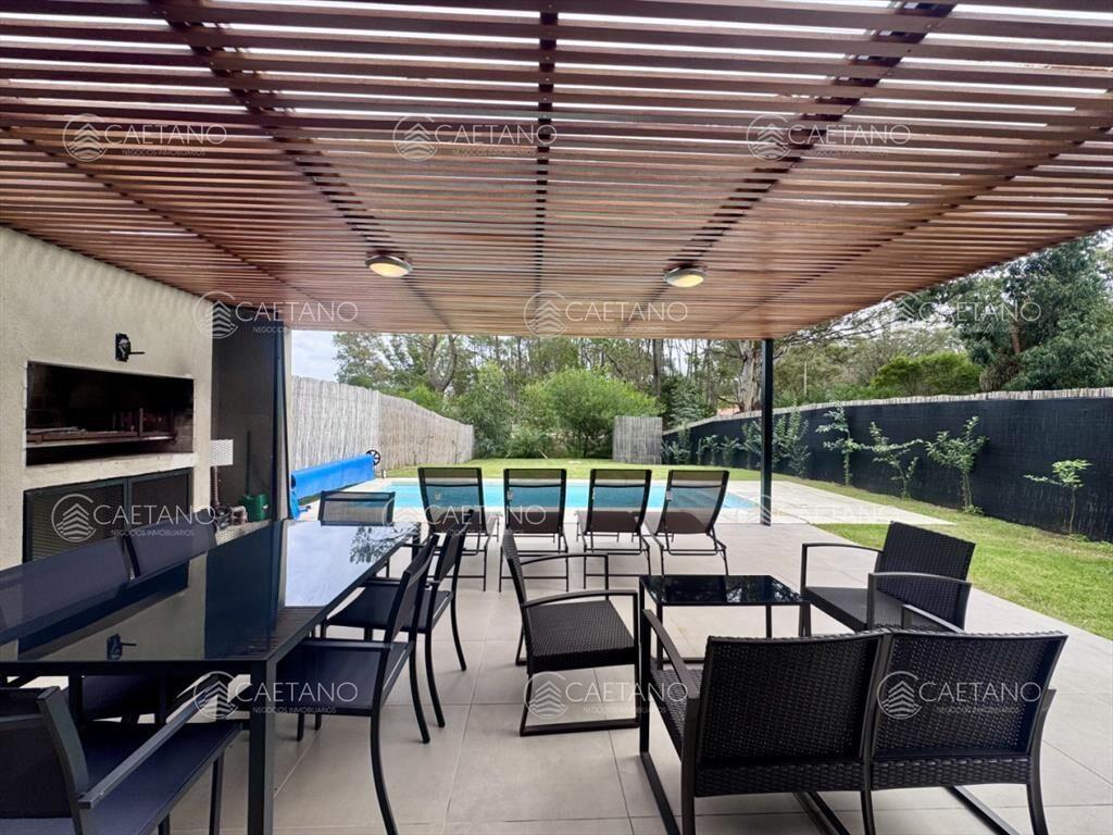 Venta casa 5 dormitorios. Solanas, Punta ballena.