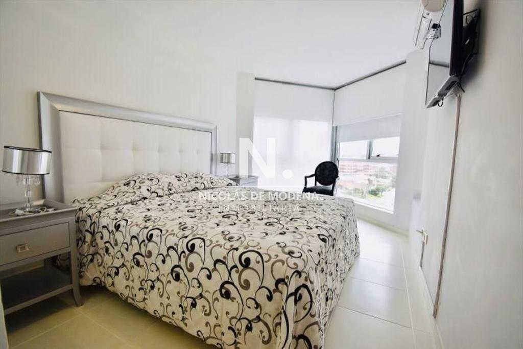 Venta apartamento de 3 dormitorios en playa mansa
