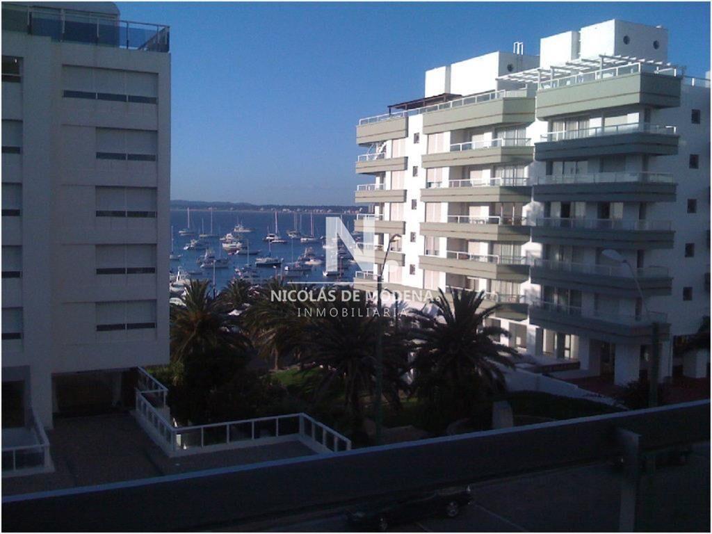 En venta apartamento de 3 dormitorios en Punta