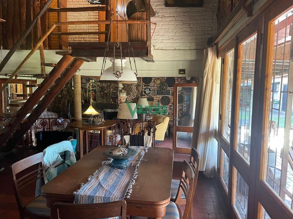 Casa de 4 dormitorios y 3 baños con piscina en