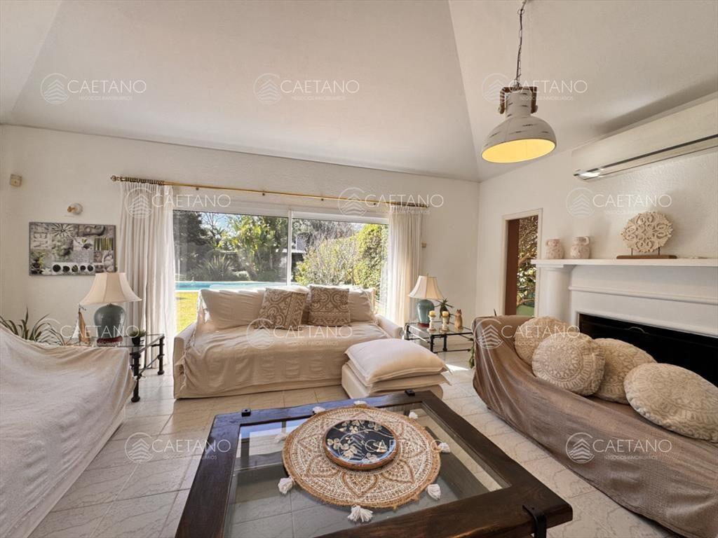 Venta casa 3 dormitorios. Playa brava, Punta del Este.