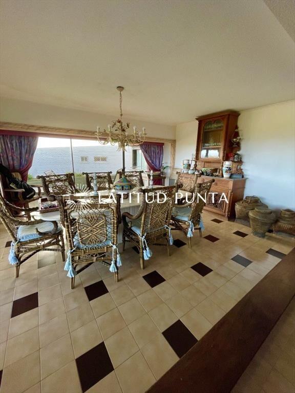 Apartamento en Brava, 4 dormitorios más dependencia