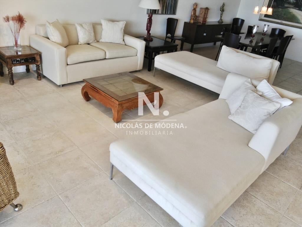 Exclusivo Apartamento Frente al Mar en Playa - de