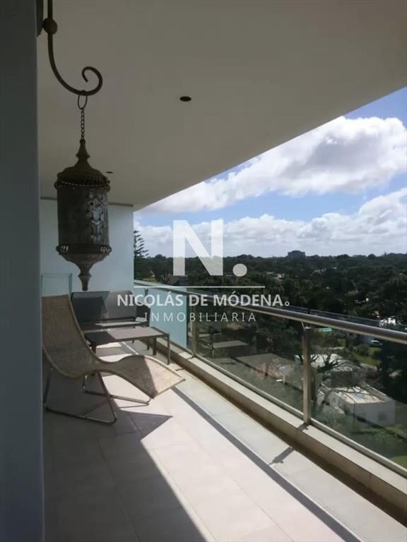 Vende apartamento de 2 dormitorios en Roosevelt,