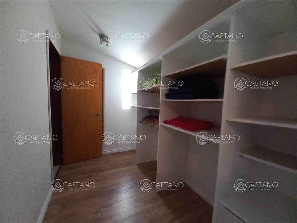 Vende casa de 3 dormitorios totalmente reformada. Con pisci