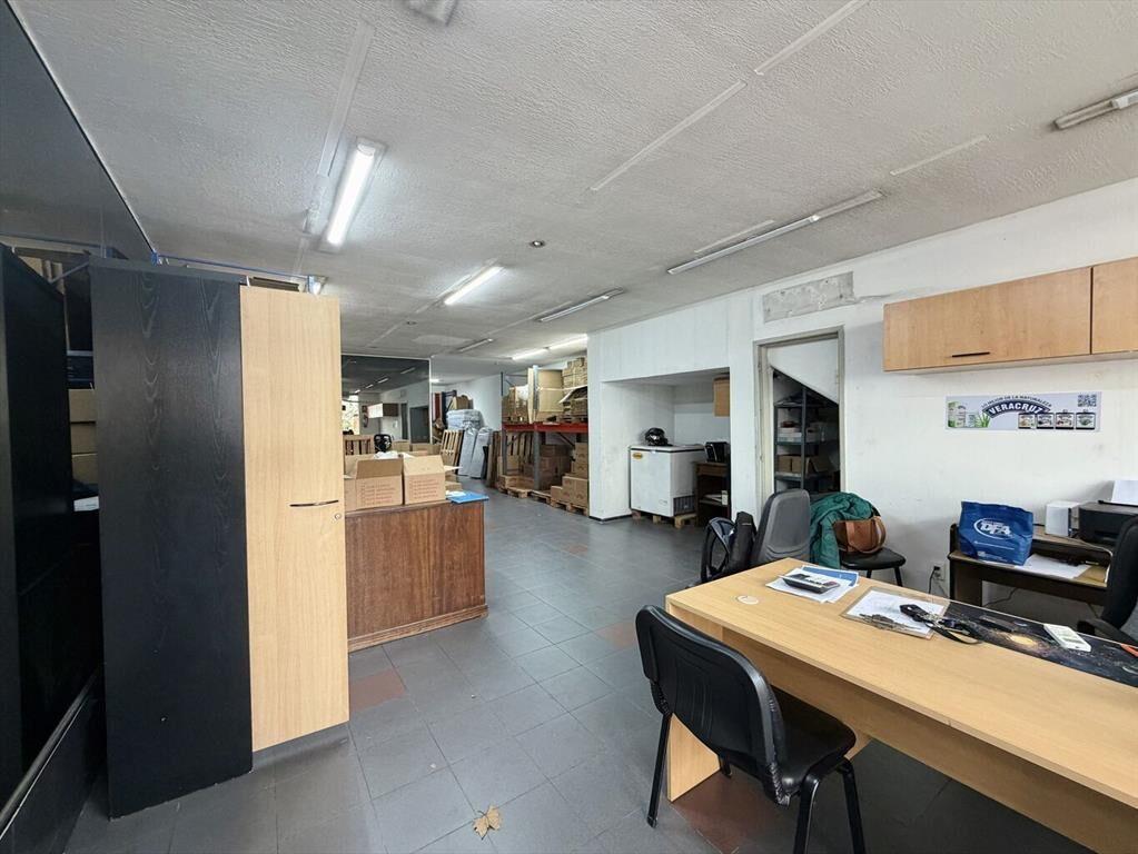 2 Locales comerciales y deposito en venta