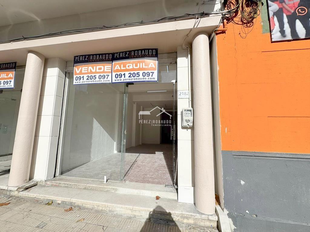 Venta local comercial ubicado al frente - Con Renta 8,40%
